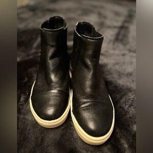 Eteve Madden Black Leather Upper strech Ankle Boots whiteSoles size(6-1/2-M)